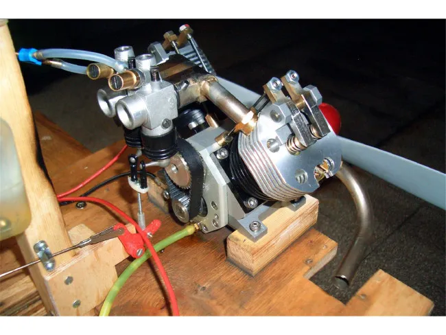 2-Zylinder V-Motor 35 ccm