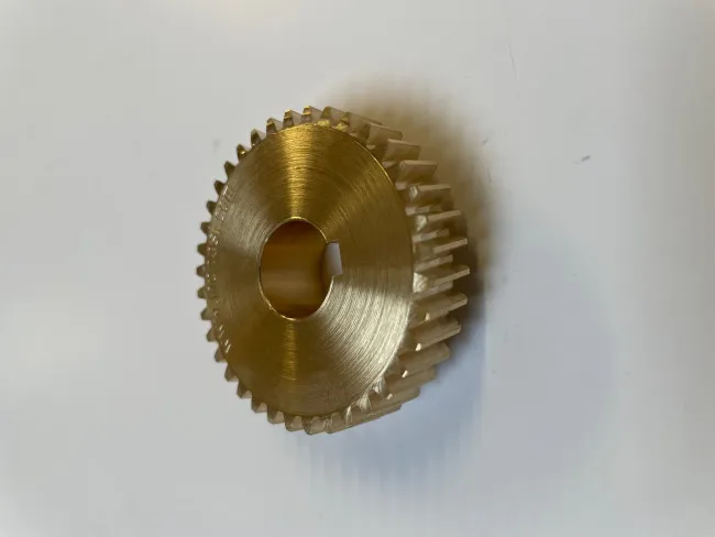 Antriebszahnrad Z37, Verzahnung linkssteigend für Bernardo Proficenter 700 BQV aus Messing