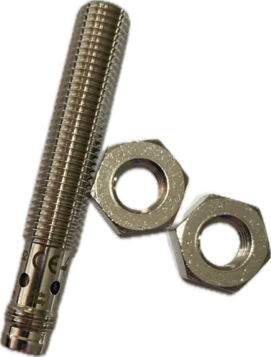 Induktiver Näherungsschalter 8mm PNP mit Stecker