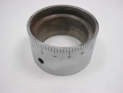 mit eingefräster Skala